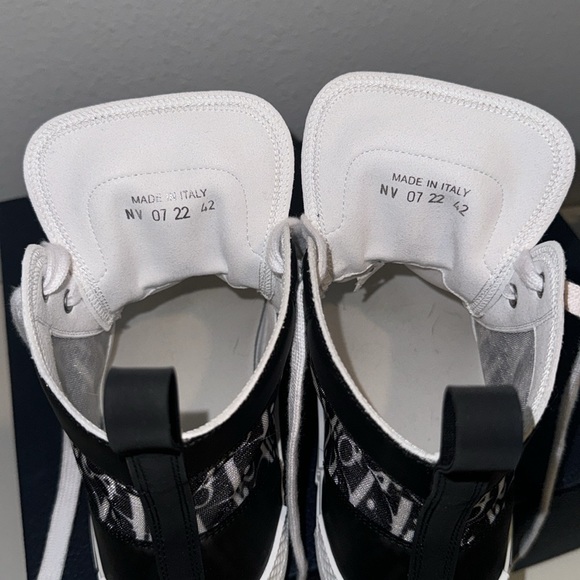 DIOR High-Top Sneakers - Picture 5 of 7